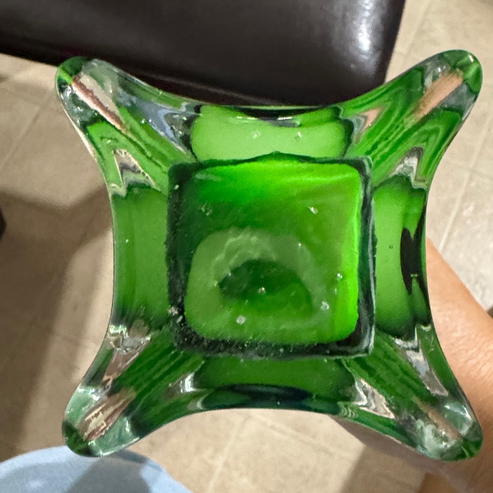Eiffel tower vase 15.5” inch high decorative vase bright green - Picture 4 of 5